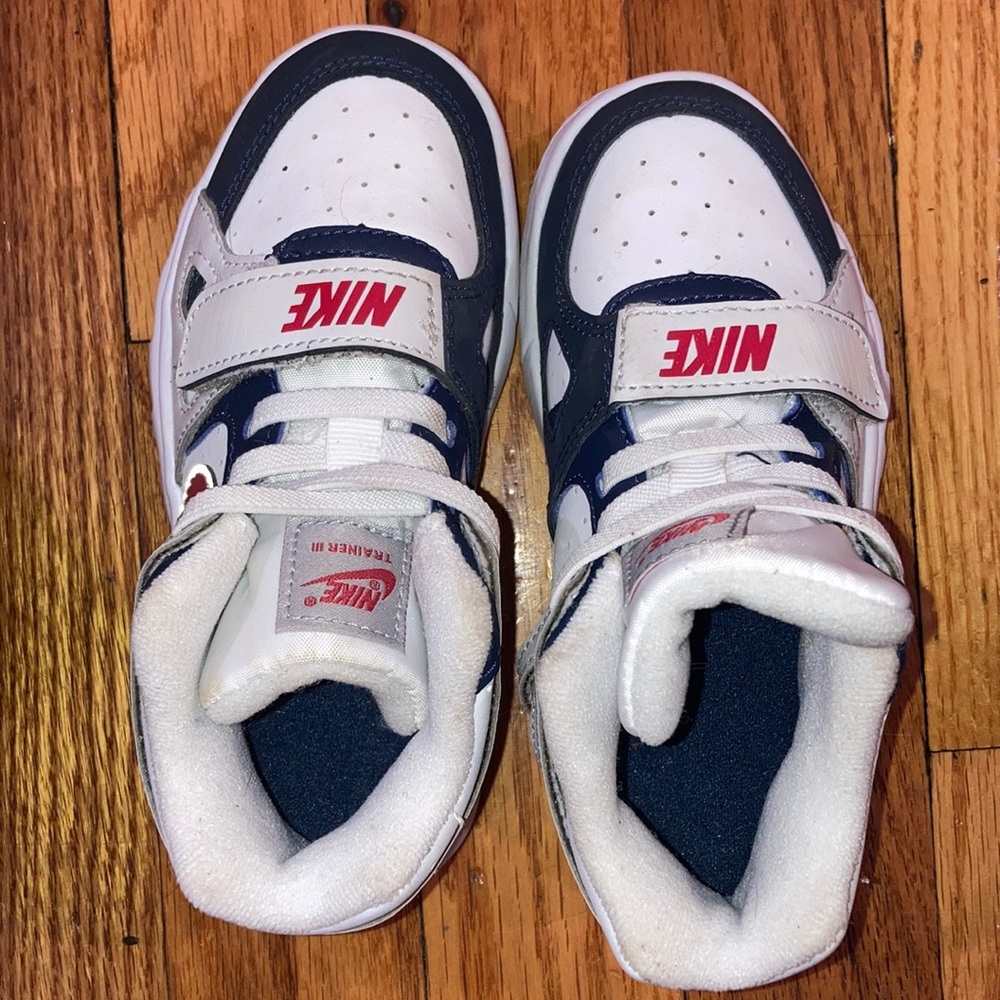 Nike trainer III sneakers toddlers size 9c unisex, girls, boys